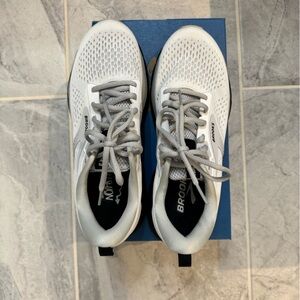 Brooks Trace 3 New In box